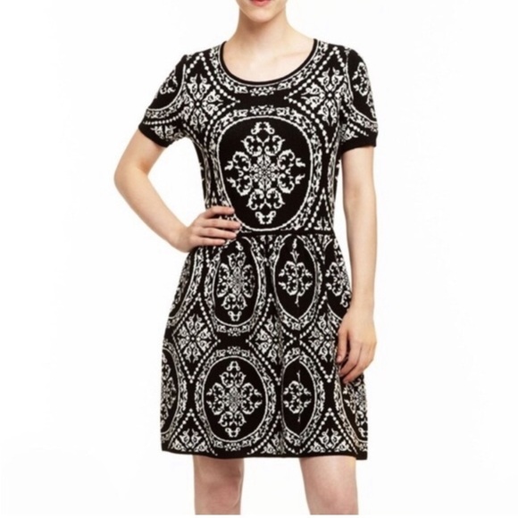 Romeo & Juliet Couture Dresses & Skirts - ROMEO & JULIET Couture
Short Sleeve Knit Dress